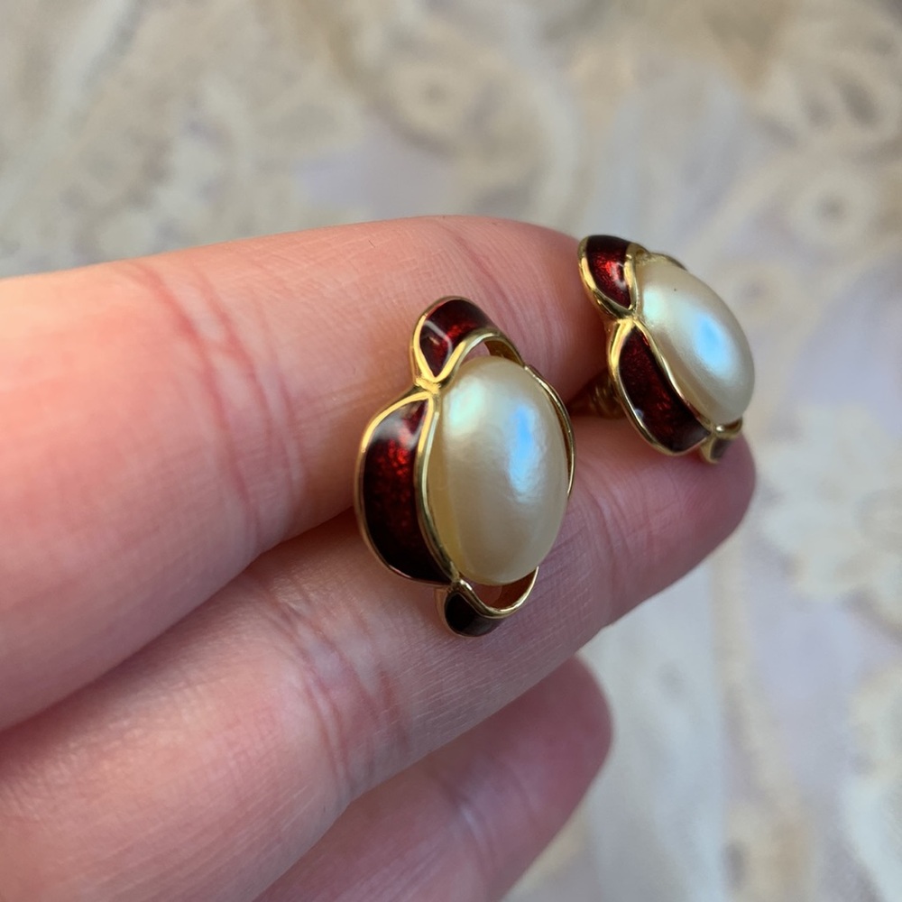 Authentic Vintage Givenchy Faux Pearl Stud Earrings - Picture 12 of 14